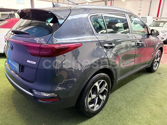 Usado Kia Sportage 136 CV (100 kW) 2020 Gris / plata SUV