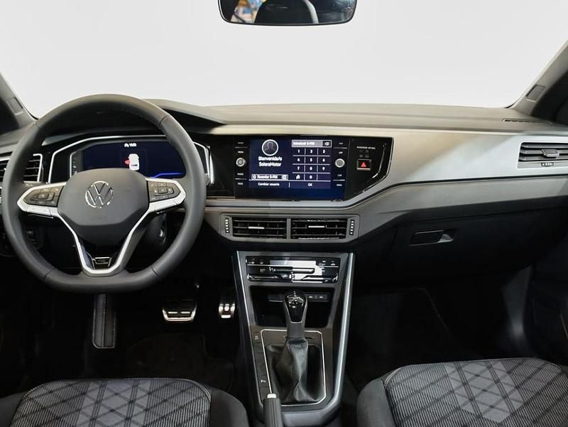 Usado VW Polo R-line 110 CV (80 kW) 2024 Blanco puro Berlina