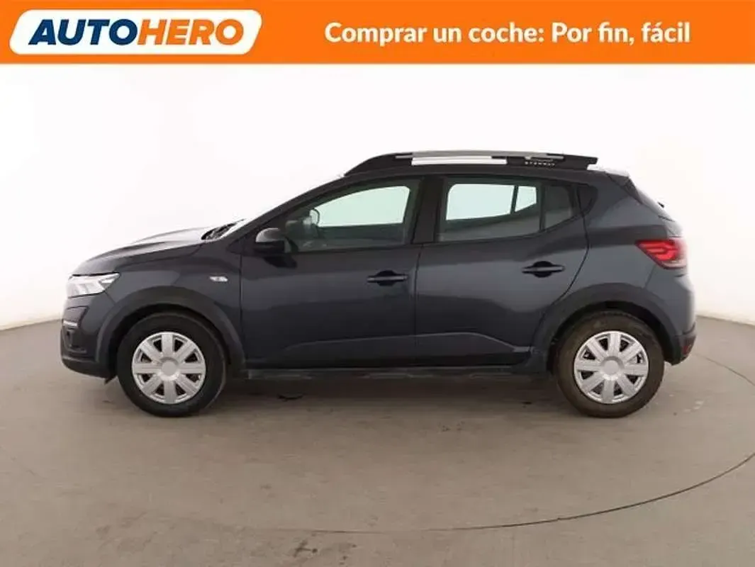 Usado Dacia Sandero Comfort 91 CV (66 kW) 2021 Gris Utilitario
