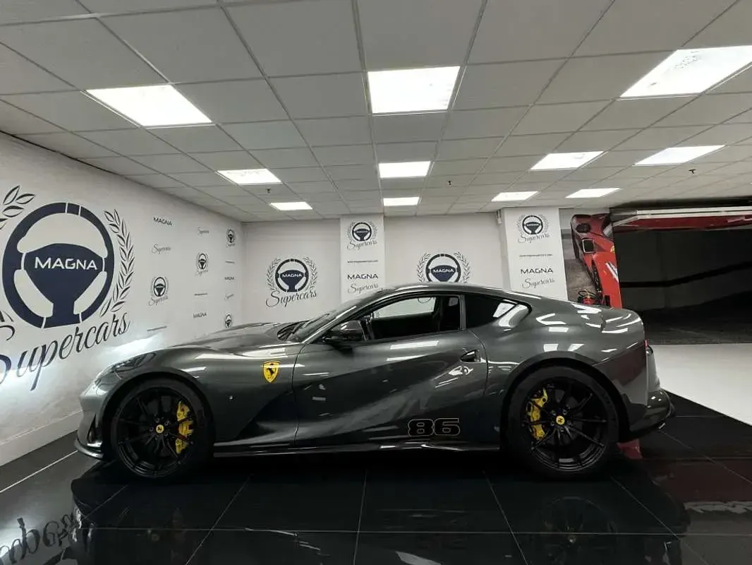 Usado Ferrari 812 799 CV (587 kW) 2020 Gris Coupe