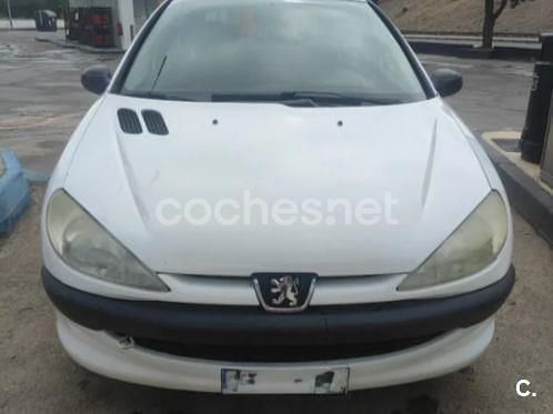 Usado Peugeot 206 75 CV (55 kW) 1999 Blanco Berlina
