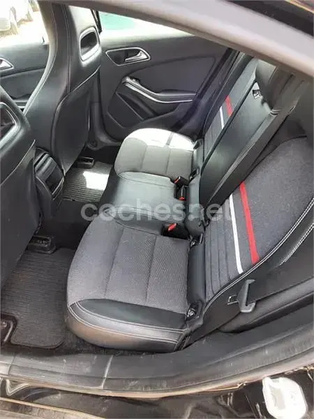 Usado Mercedes A180 AMG 109 CV (80 kW) 2013 Negro Utilitario