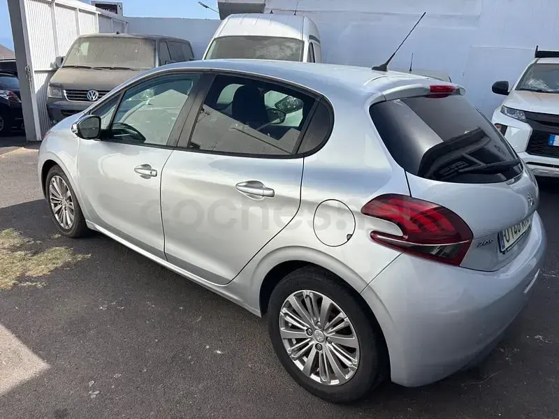 Usado Peugeot 208 Allure 82 CV (60 kW) 2018 Gris / plata Utilitario