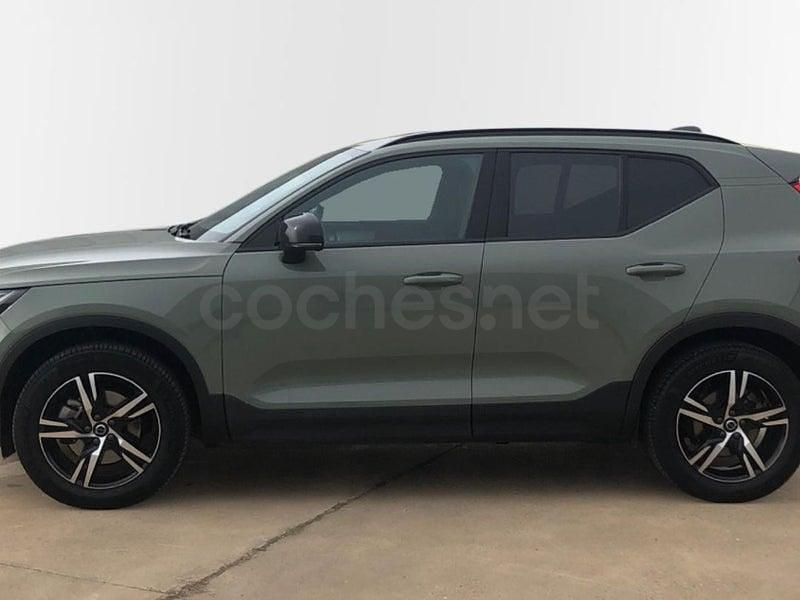 Usado Volvo XC40 Plus 163 CV (119 kW) 2025 Verde SUV