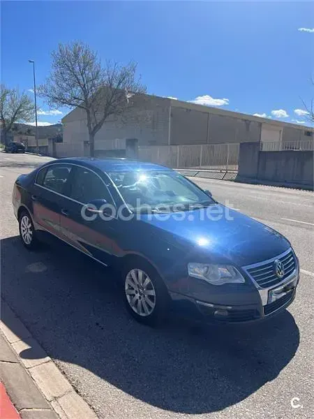 Usado VW Passat Trendline 140 CV (102 kW) 2006 Azul Berlina