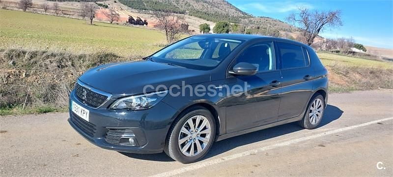 Usado Peugeot 308 Access 110 CV (80 kW) 2018 Gris / plata Berlina