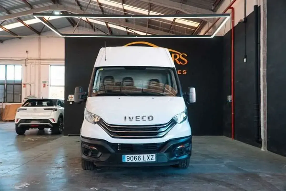 Usado Iveco Daily 156 CV (114 kW) 2022 Blanco Van