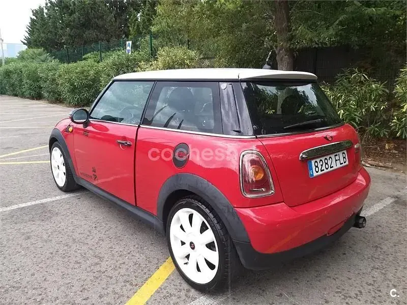 Usado Mini Cooper 120 CV (88 kW) 2007 Rojo Utilitario
