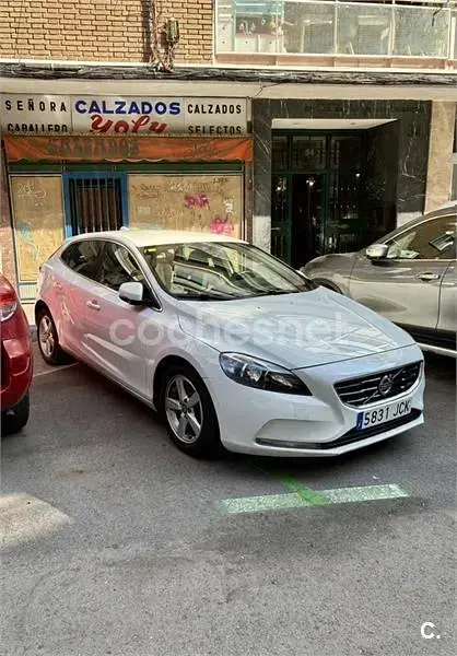 Usado Volvo V40 Momentum 115 CV (84 kW) 2015 Blanco Berlina