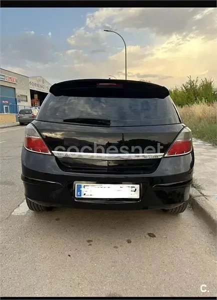 Usado Opel Astra Enjoy 100 CV (73 kW) 2007 Negro Berlina