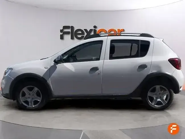 Usado Dacia Sandero Comfort 90 CV (66 kW) 2020 Blanco
