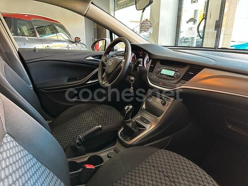 Usado Opel Astra Business 110 CV (80 kW) 2018 Blanco Berlina