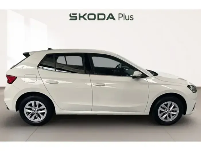 Usado Skoda Fabia Active 80 CV (58 kW) 2022 Blanco Utilitario