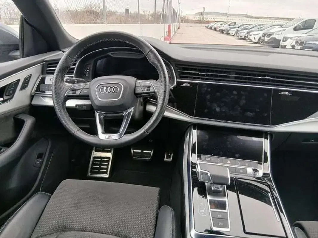 Usado Audi Q8 Premium 231 CV (169 kW) 2022 Gris SUV
