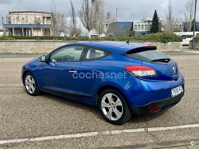 Usado Renault Mégane Dynamique 105 CV (77 kW) 2011 Azul Berlina