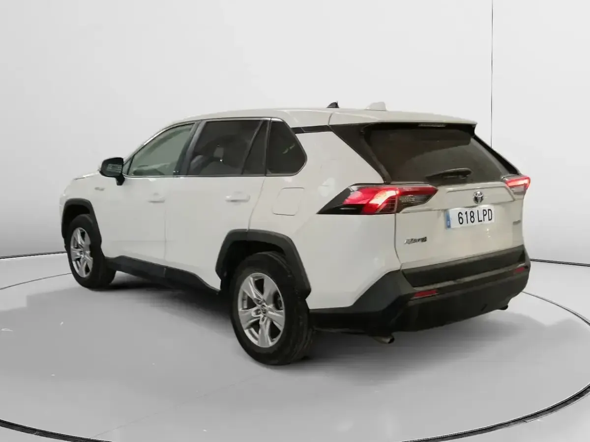 Begagnad Toyota RAV4 Hybrid Business Edition 218 HK (160 kW) 2021 Vit SUV