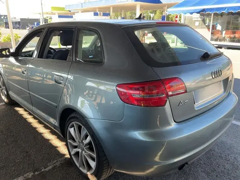 Usado Audi A3 Sportback Ambition 140 CV (102 kW) 2011 Gris / plata Utilitario