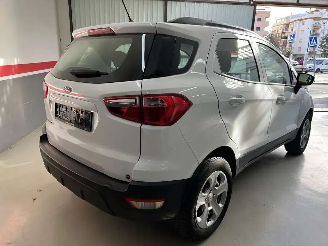 Usado Ford Ecosport Trend 125 CV (91 kW) 2019 Blanco SUV