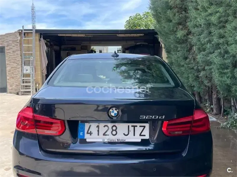 Usado BMW 320 Efficient Dynamics 163 CV (119 kW) 2017 Azul Berlina