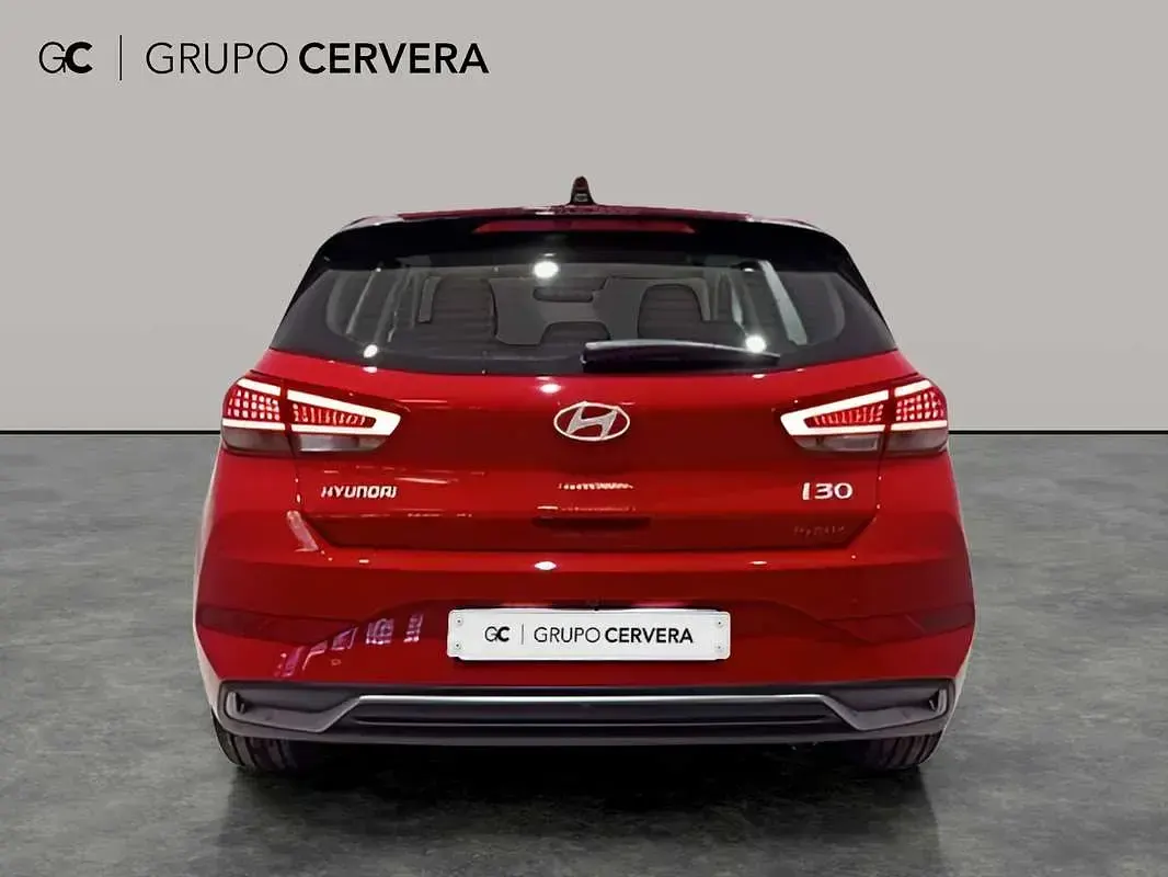 Nuevo Hyundai i30 101 CV (74 kW) 2026 Rojo Utilitario