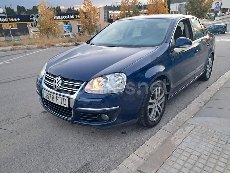 Azul Usado 2008 VW Jetta Advance Berlina | 3690 € - Imagen 1/4