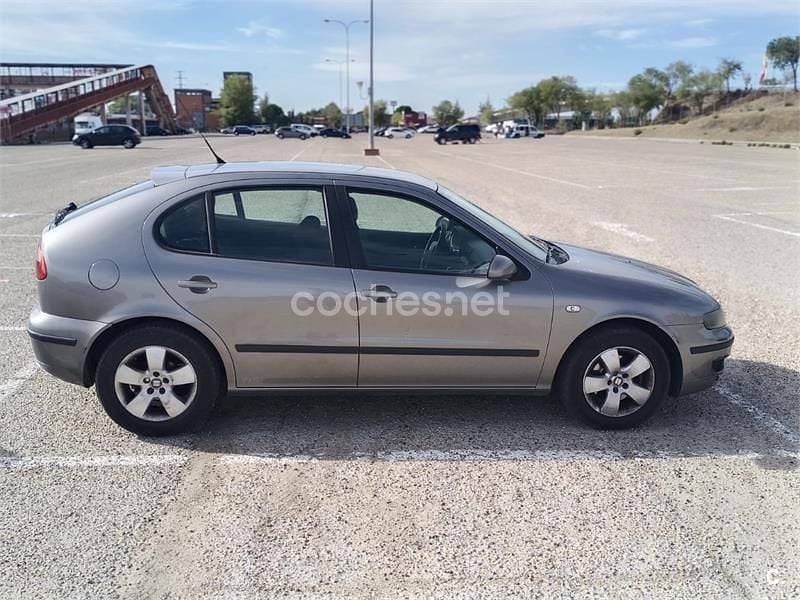 Gris / plata Usado 2004 Seat Leon Stella Berlina | 1800 € (Precio justo) - Imagen 1/4