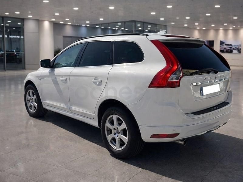 Usado Volvo XC60 R-Design Momentum 136 CV (100 kW) 2015 Blanco SUV