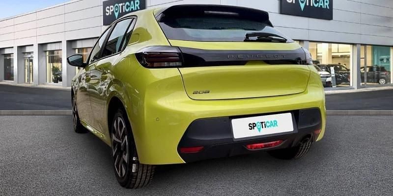 Usado Peugeot 208 Active 102 CV (75 kW) 2024 Amarillo Utilitario