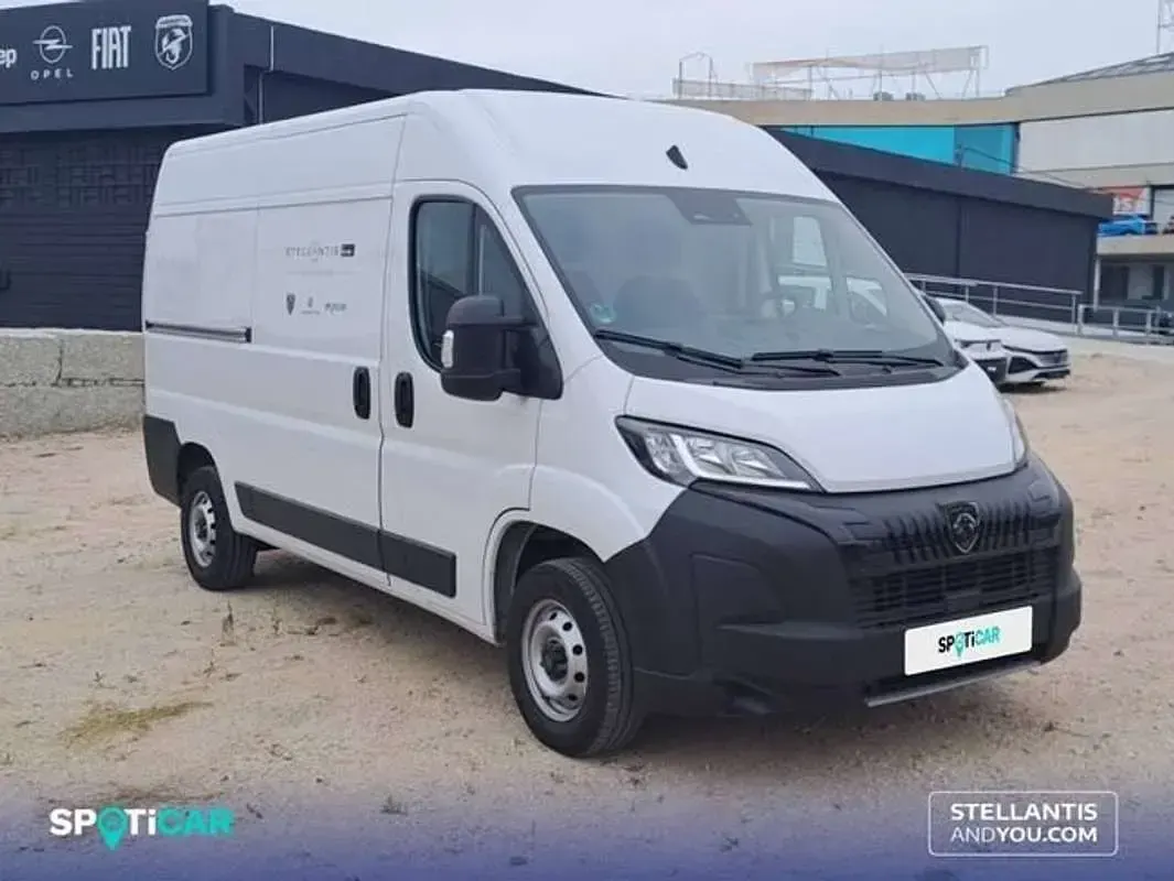 Usado Peugeot Boxer 140 CV (102 kW) 2025 Blanco Van