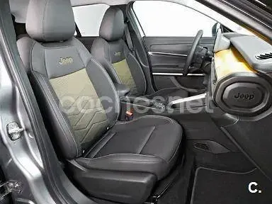 Usado Jeep Avenger 100 CV (73 kW) 2023 Negro SUV