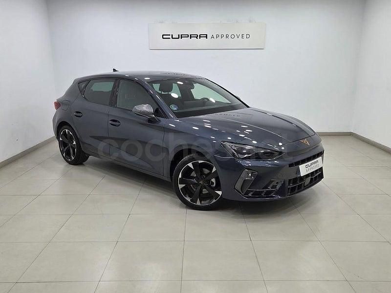 Usado Cupra Leon 150 CV (110 kW) 2025 Gris / plata Berlina