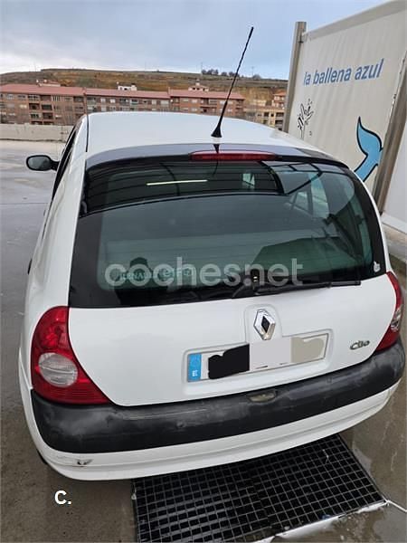 Usado Renault Clio II Expression 60 CV (44 kW) 2002 Blanco Berlina