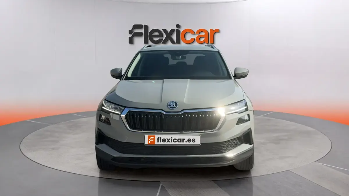 Usado Skoda Karoq Selection 116 CV (85 kW) 2024 Gris SUV