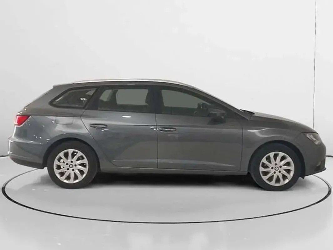 Usado Seat Leon Style 110 CV (80 kW) 2015 Gris Utilitario