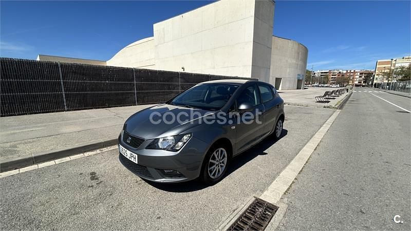 Usado Seat Ibiza CONNECT 105 CV (77 kW) 2016 Gris / plata Berlina