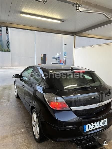 Usado Opel Astra GTC Sport 100 CV (73 kW) 2005 Negro Berlina
