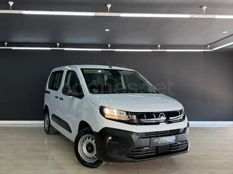 Usado Opel Combo Life Business Edition 102 CV (75 kW) 2024 Blanco Monovolumen
