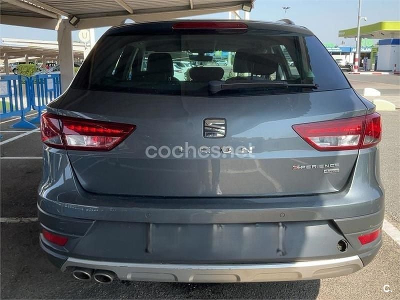 Usado Seat Leon X-Perience 4Drive 150 CV (110 kW) 2016 Gris / plata Familiar