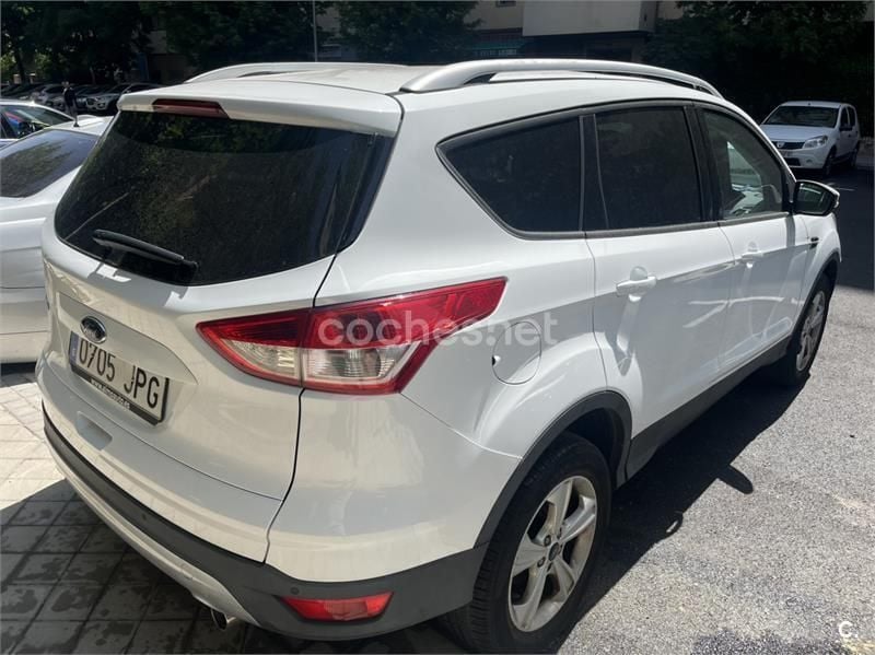 Usado Ford Kuga Trend 150 CV (110 kW) 2016 Blanco SUV