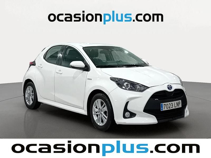 Usado Toyota Yaris Hybrid Active 116 CV (85 kW) 2021 Blanco