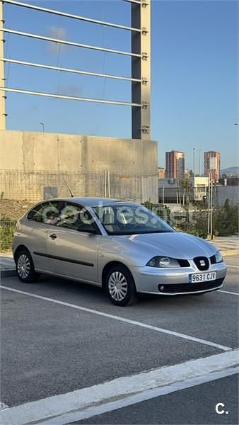 Usado Seat Ibiza Reference 75 CV (55 kW) 2003 Gris / plata Utilitario