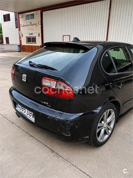 Usado Seat Leon Sport 150 CV (110 kW) 2004 Negro Utilitario