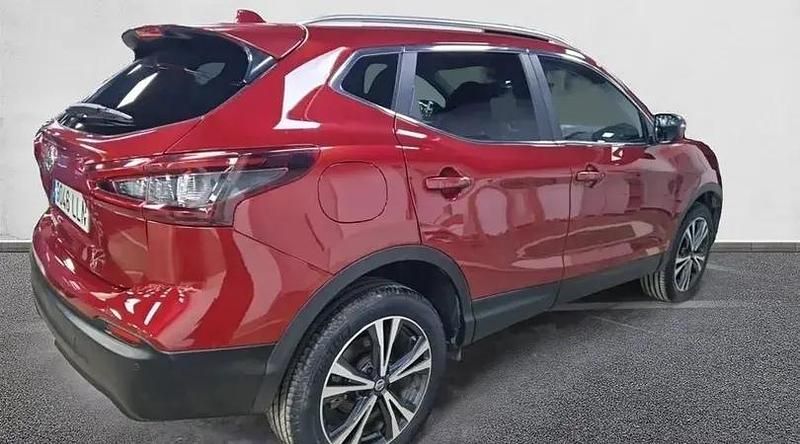 Usado Nissan Qashqai Acenta 116 CV (85 kW) 2020 Rojo sólido SUV