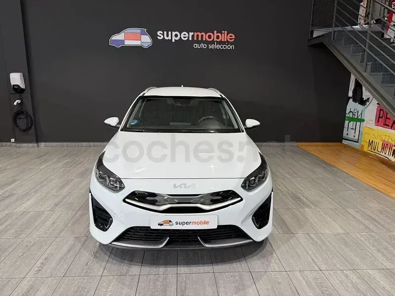 Usado Kia Ceed 141 CV (103 kW) 2023 Blanco Utilitario