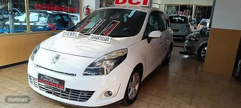 Usado Renault Grand Scénic Dynamique 129 CV (94 kW) 2010 Blanco Monovolumen