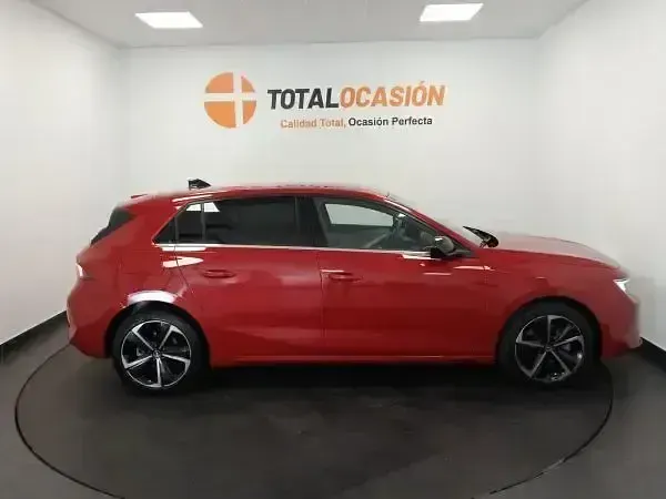 Usado Opel Astra Elegance 130 CV (95 kW) 2023 Rojo Berlina