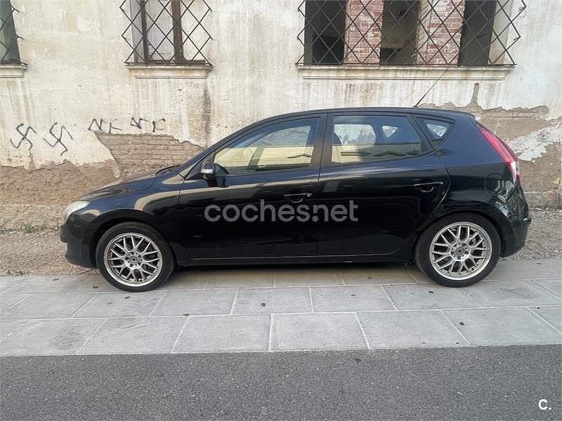 Negro Usado 2010 Hyundai i30 Comfort Berlina | 3999 € (Super precio) - Imagen 1/4
