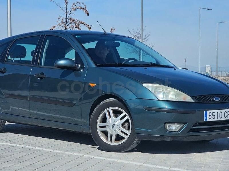 Begagnad Ford Focus Trend 100 HK (73 kW) 2003 Grön Sedan