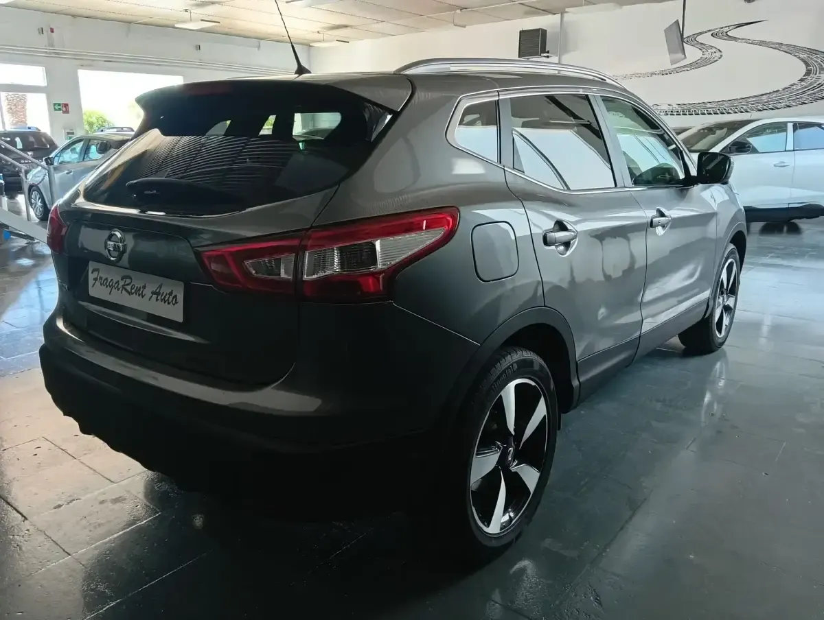 Usado Nissan Qashqai N-Connecta 110 CV (80 kW) 2017 Gris SUV