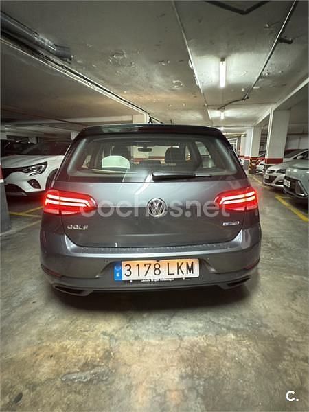Usado VW Golf VIII Edition 130 CV (95 kW) 2020 Gris / plata Berlina